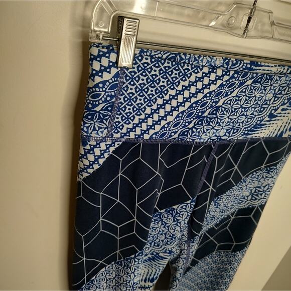 Athleta Indigo Geo Print Cropped Leggings in Blue/White Size Small - Picture 3 of 8